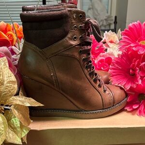 Report Brown Lace-Up Wedge Boots